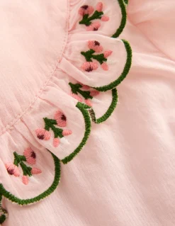 Blouse à empiècement volanté