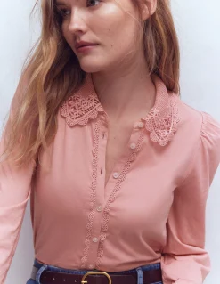 Blouse avec col en dentelle
