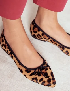 Chaussures plates à bout pointu et semelles souples