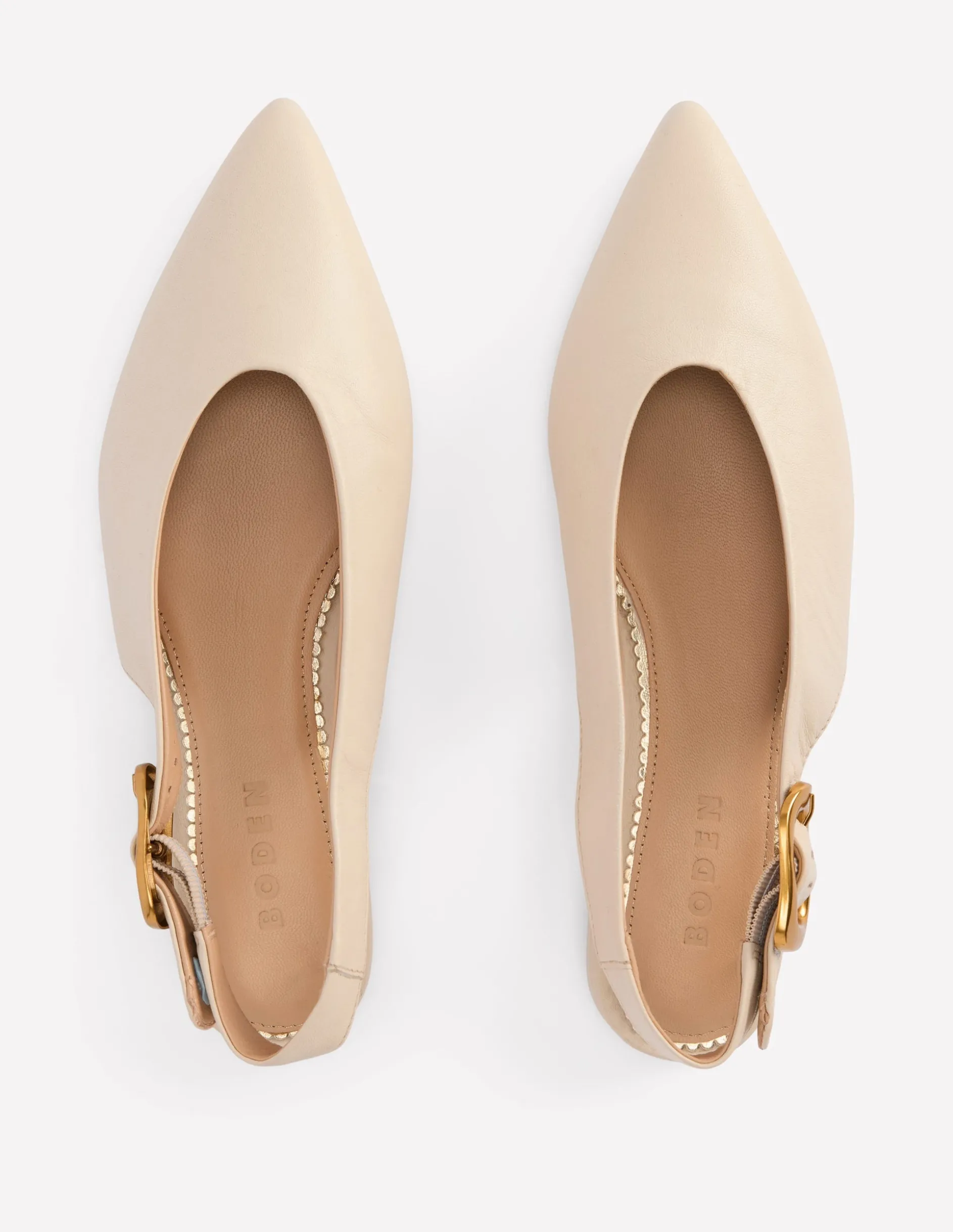 Chaussures plates couvrantes à bout pointu