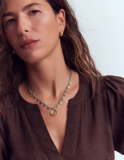 Collier court à rangées de perles