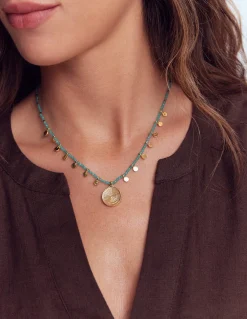 Collier court à rangées de perles