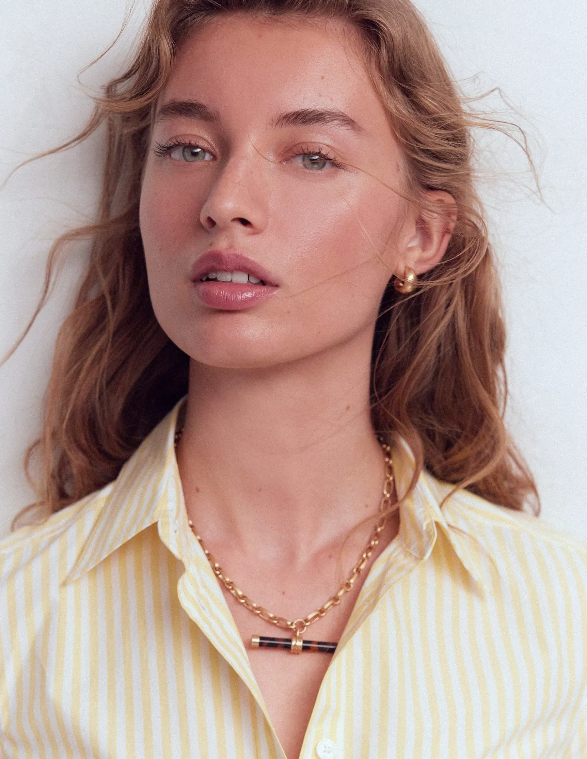 Collier Interest en résine à barre en T