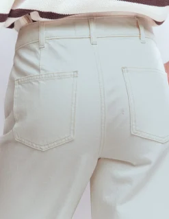 Jean droit à boutons apparents