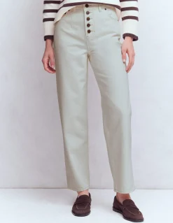 Jean droit à boutons apparents