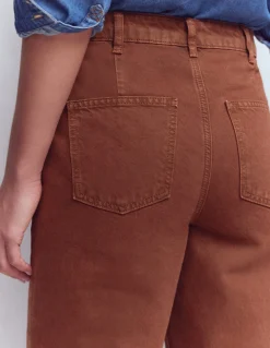 Jean droit à boutons apparents