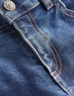 Jean slim taillé pour l'aventure