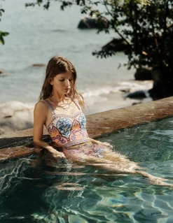 Maillot de bain épuré à encolure en cœur