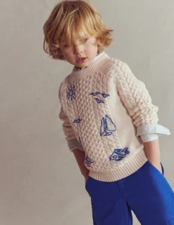 Pull brodé et torsadé