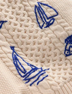 Pull brodé et torsadé