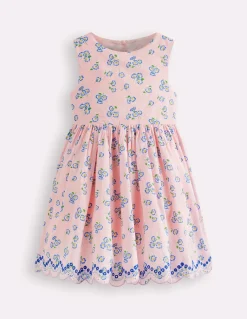 Robe avec détail en broderie anglaise dans le dos