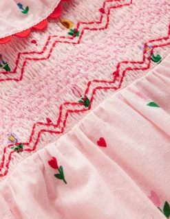 Robe brodée à smocks