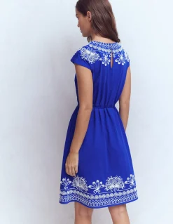 Robe courte brodée en jersey