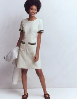 Robe courte trapèze à détails