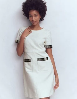 Robe courte trapèze à détails