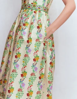 Robe de cérémonie à col carré