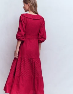 Robe en coton à volants sur le devant