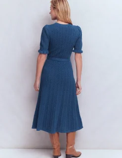 Robe en maille volantée à col tunisien