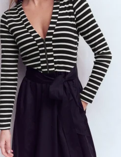 Robe en mélange de techniques à manches longues