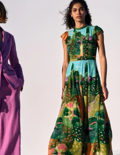 Robe longue plissée et volantée