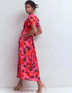 Robe plissée en soie à col V