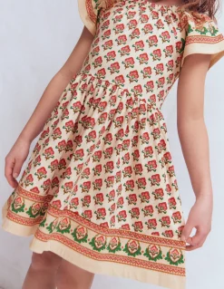 Robe tournoyante à manches virevoltantes