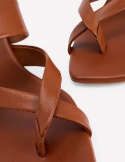 Sandales façon tongs à petits talons