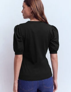 Top à manches courtes et col tunisien ouvert