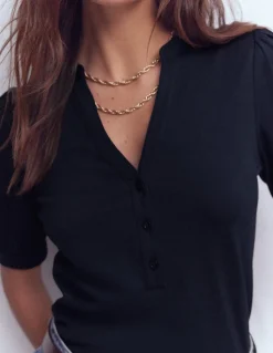 Top à manches courtes et col tunisien ouvert