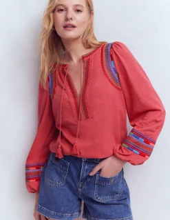 Top brodé à col cranté