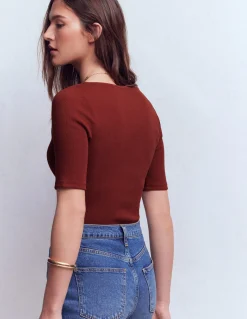 Top côtelé à manches courtes et col tunisien