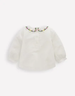 Top tissé à col brodé