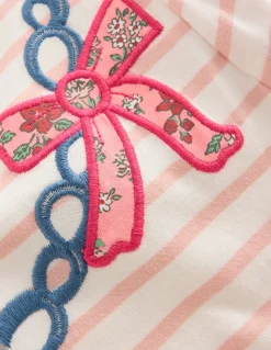 T-shirt à manches bouffantes et appliqué