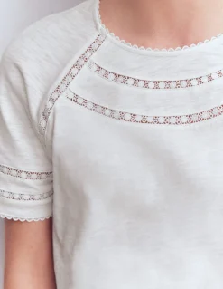 T-shirt Poppy à col rond et détails